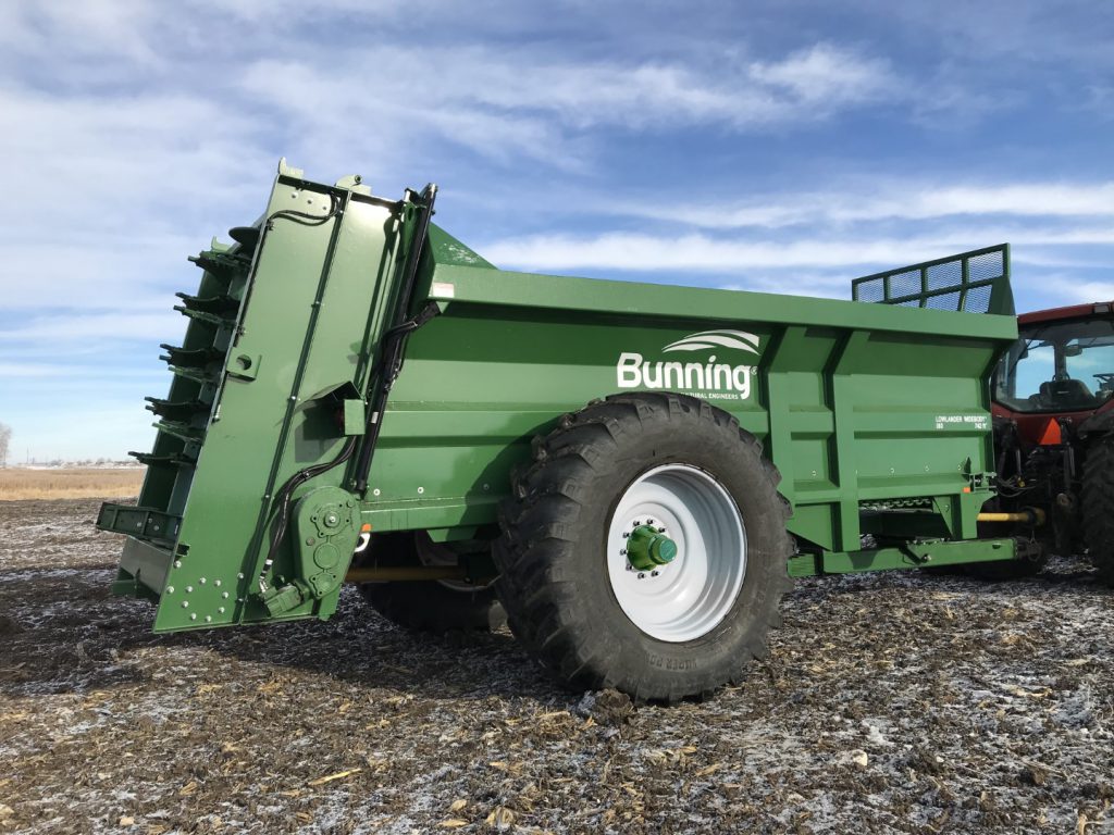 Lowlander 180 TVA Widebody with slurry door, built in extenions, sprung drawbar, lift off augers, dual floor drive, stone guard extension and 710/70 R38 wheels